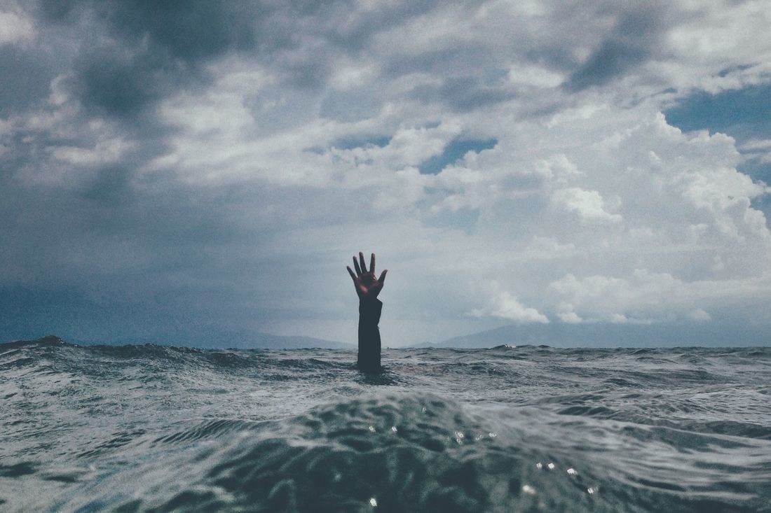 drowning, hand waving in ocean